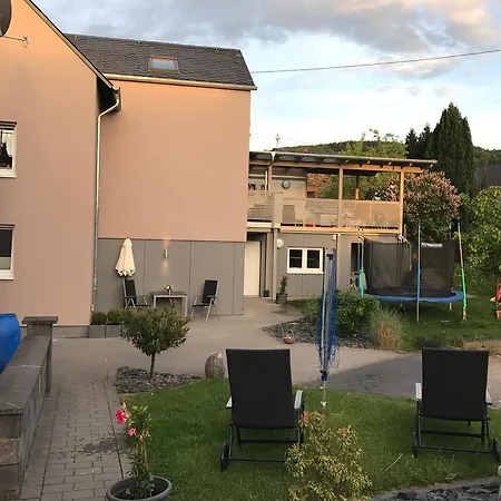 Wein- & Joerg Weirich Фермерский дом